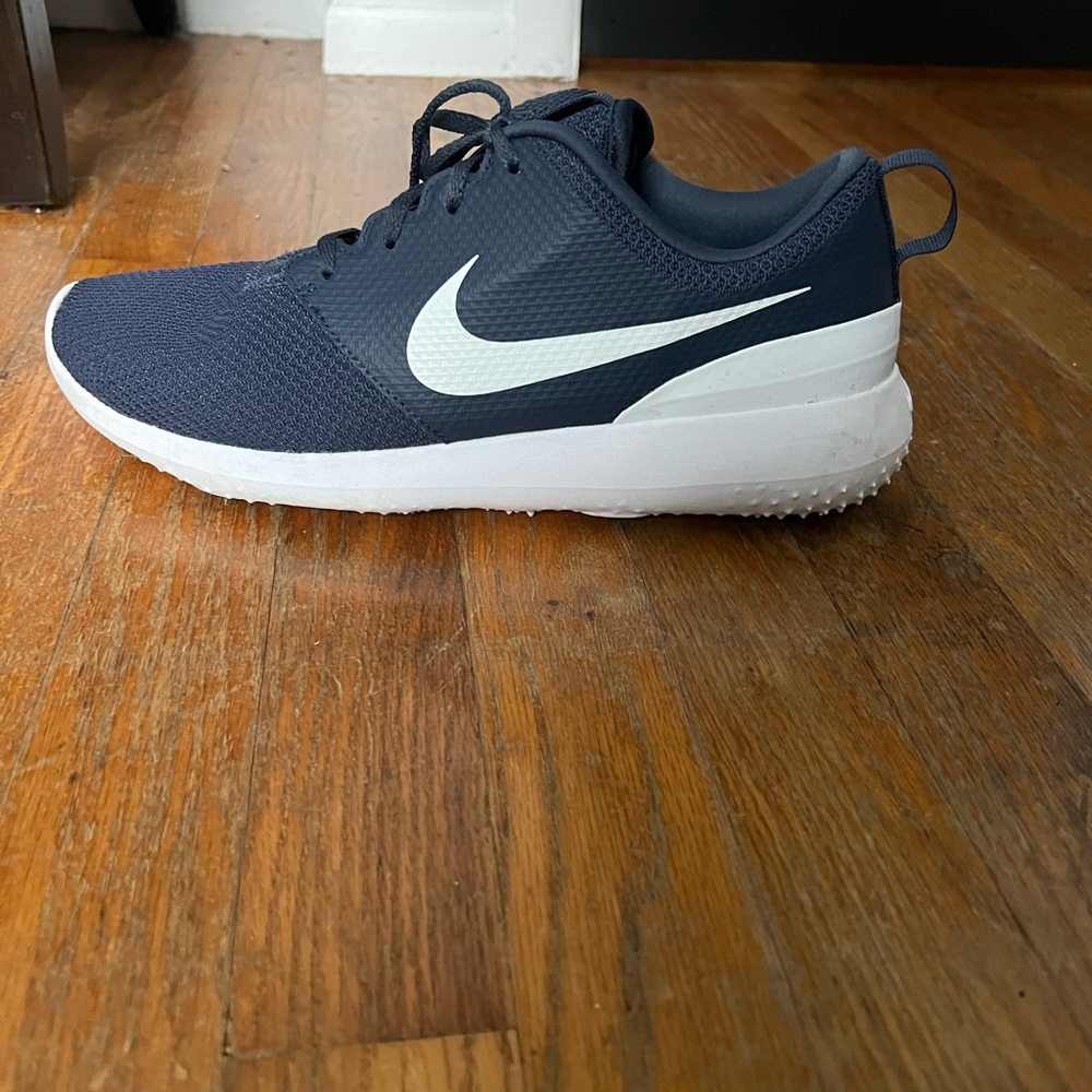 Nike Men's gently used Golf shoes